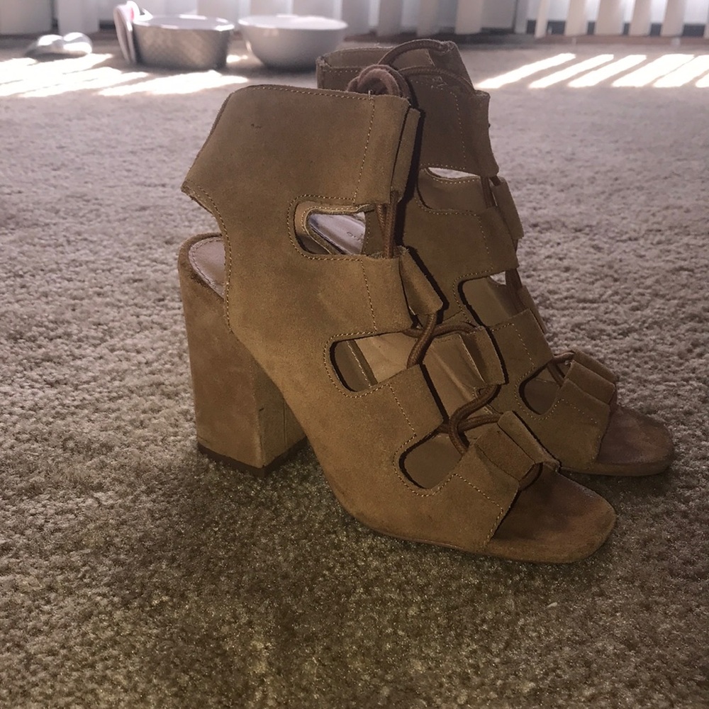 Urban outfitter size 7 shoe